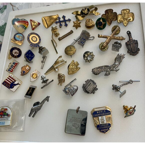 Vintage Collectible Pin & Fob Lot - Military Union Figural Awards & More Assorte - Picture 1 of 16